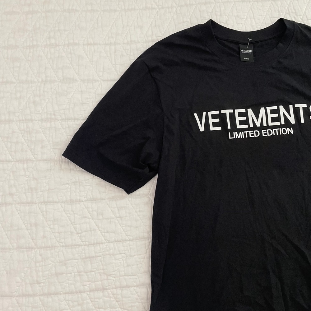 Vetements Limited Edition Mens Black Graphic T-Shirt Size Medium NWT D2961-K4 - Picture 5 of 9